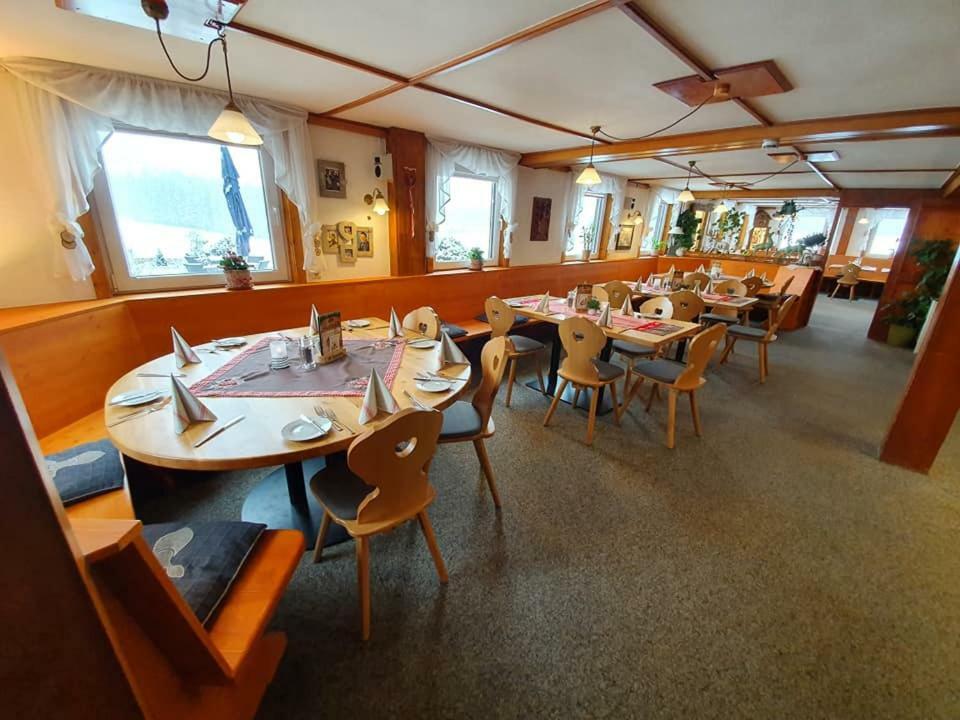 Gasthaus Zum Hirschen Фуртванген Экстерьер фото