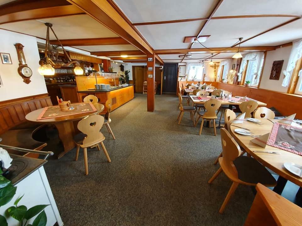 Gasthaus Zum Hirschen Фуртванген Экстерьер фото